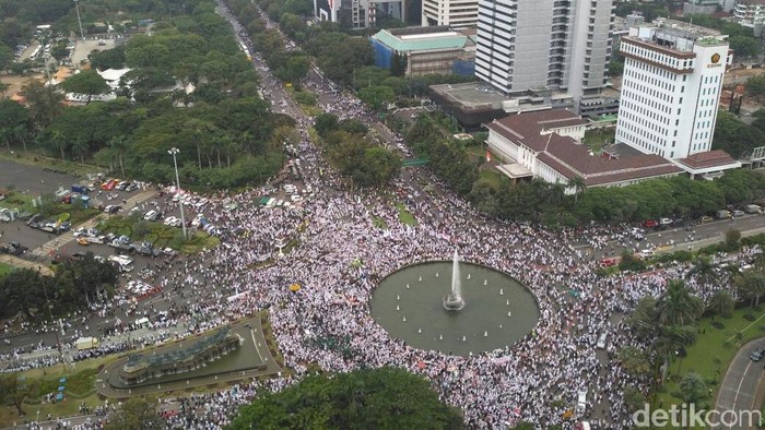 Penampakan Lingkaran Putih Massa Demo 4 November di Patung Kuda