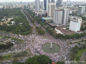 Khatib Salat Jumat di Bandung Singgung Aksi 4 November: Semoga Diberi Keselamatan