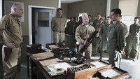 Hal tersebut membuatnya terkena banyak masalah hingga harus menjalani sidang kode etik di kesatuannya. (Dok. Mark Rogers/Cross Creek Pictures)