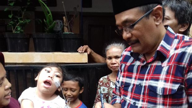 Bertemu Anak Lumpuh Otak, Djarot Sempat Tak Bisa Berkata-kata