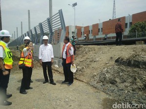Ada Demo 4 November, Jokowi Blusukan Pastikan Proyek Kereta Bandara Jalan Terus
