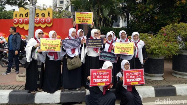  Pendemo 4 November padati Bundaran Patung Kuda, Jl Medan Merdeka Barat, Jakpus, Jumat (4/11/2016)