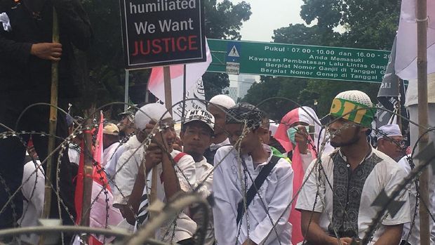  Bocah dan Para Remaja Ini Ikut Demo 4 November di Depan Istana