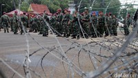 TNI disiagakan di depan Istana.
