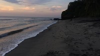 Foto: Jelang sunset di pesisir Lombok yang tenang. Pemandangannya juara! (Ahmad Masaul Khoiri/detikTravel)