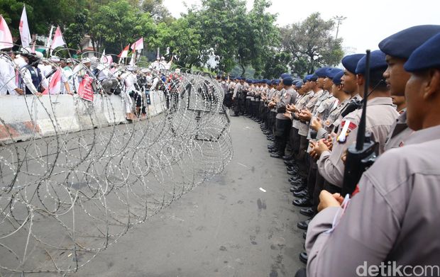 Kala Kawat Baja Berduri Jadi Benteng Terdepan Istana Vs Pendemo