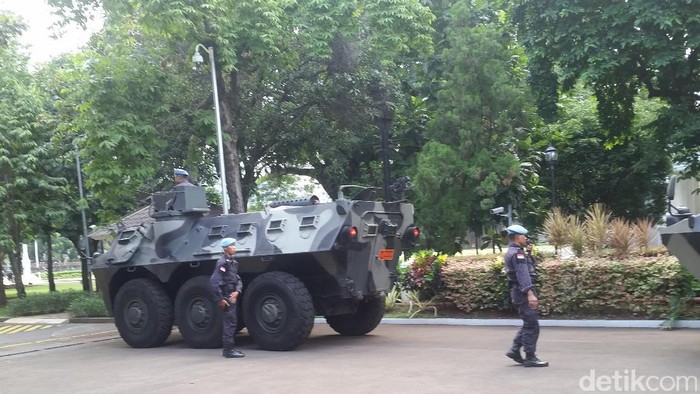 4 Panser Anoa yang Terparkir di Kantor Wapres Bergerak ke Istana