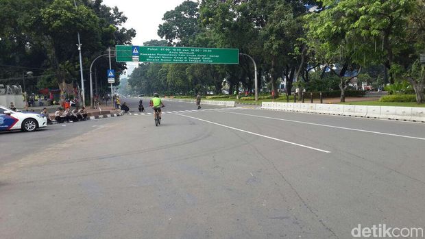 Jalan Medan Merdeka Barat ke Patung Kuda Ditutup, Bus TransJ Dialihkan