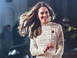 Tampil Stylish di Hari Natal ala Kate Middleton, Curi Inspirasinya!