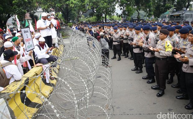 Kala Kawat Baja Berduri Jadi Benteng Terdepan Istana Vs Pendemo
