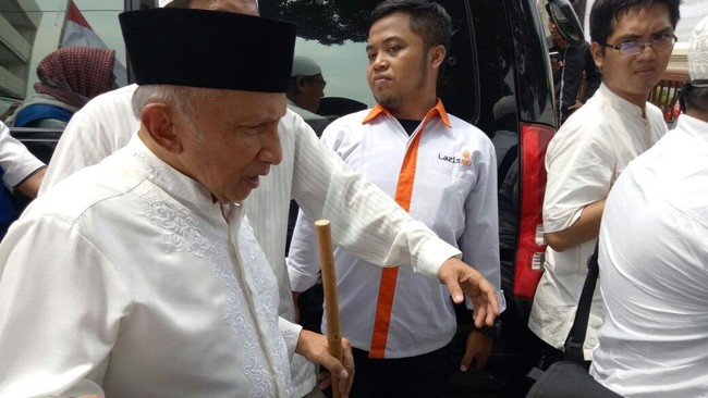 Semangat Amien Rais Demo 4 November: Jalan Kaki dan Orasi Peringatkan Jokowi