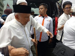 Semangat Amien Rais Demo 4 November: Jalan Kaki dan Orasi Peringatkan Jokowi