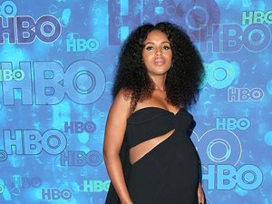 Tips Memilih Busana Hamil untuk Pesta dari Blake Lively Hingga Chrissy Teigen