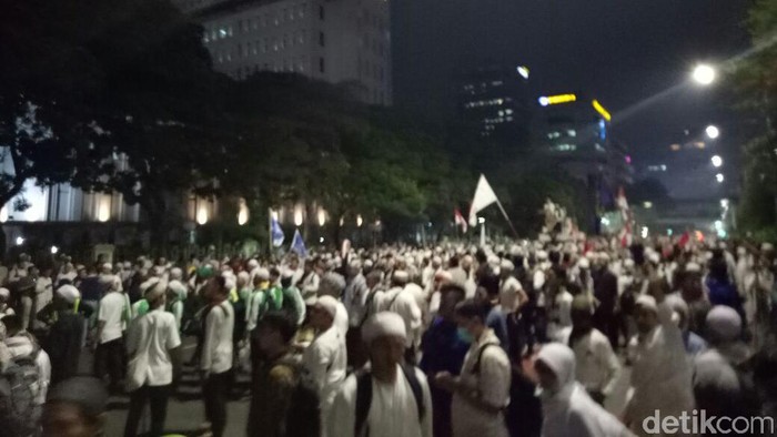 Massa Demo 4 November Bergerak dari Bundaran Patung Kuda ke Arah DPRD