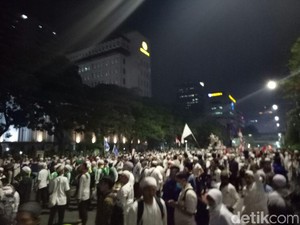 Massa Demo 4 November Bergerak dari Bundaran Patung Kuda ke Arah DPRD