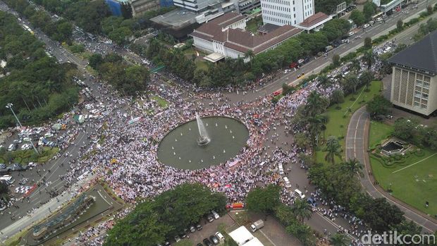 Bundaran Patung Kuda dipenuhi demonstran 4 November, Jumat (4/11/2016)