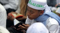 Baca Al Quran dan Zikir.