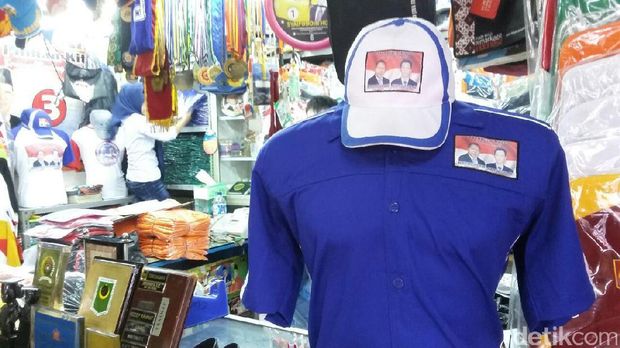 Penjualan Atribut Pilkada di Pasar Senen Belum Ramai