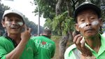Sisa Gas Air Mata Kerusuhan, Wajah Petugas Taman Diolesi Odol
