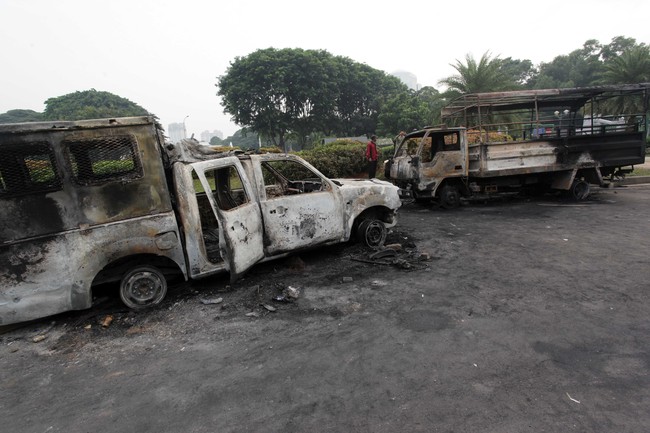 10 Faktor Penyebab Mobil Terbakar 10 Faktor Penyebab Mobil Terbakar