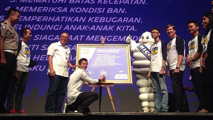 Turut Kampanyekan Keselamatan Berkendara, Rio Haryanto Muncul di Sarinah