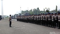 Pasukan Brimob menggelar apel pasukan, di Silang Monas, Jakarta Pusat.