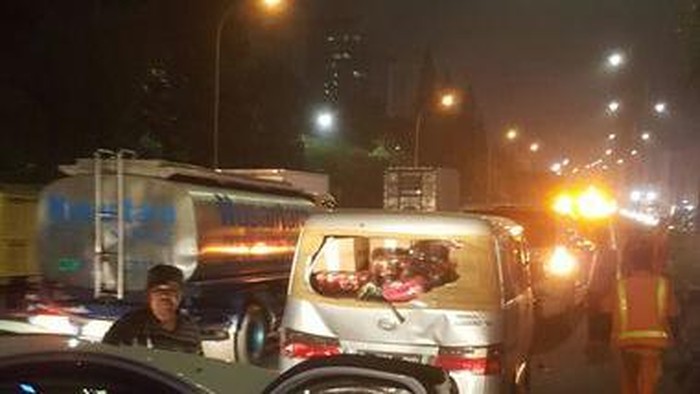Kecelakaan Beruntun 7 Mobil di Tol JORR Arah Kampung Rambutan