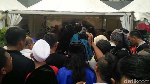 Ditemani Annisa Pohan, Agus Yudhoyono Blusukan ke Condet