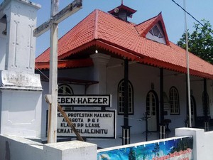 Wow, Gereja di Pulau Nusalaut Ini Usianya 300 Tahun Lebih!