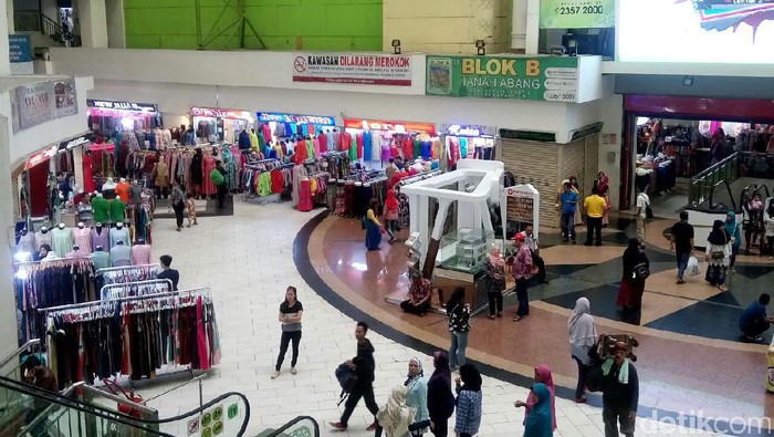 Pasca Demo, Pasar Tanah Abang Kembali Buka Seperti Biasa
