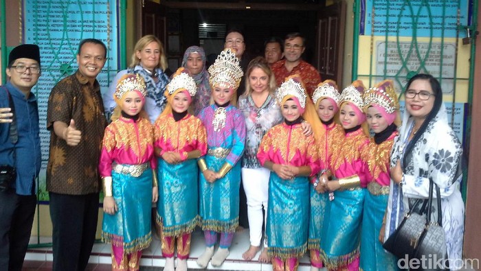 Kala Para Dubes Asing Berinteraksi dengan Anak SD di Aceh