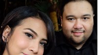 Dan hubungan dengan Vanessa Angel juga sangat serius pada awalnya. Lama berpacaran, mereka akhirnya mendaftarkan berkas pernikahan ke KUA Mampang. Foto: Instagram Didi Mahardhika