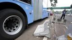 Separator Busway Rusak Pasca Demo 4 November
