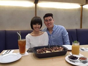 Asty Ananta Ditanya Soal Restu Orangtua, Nikita Mirzani Ciuman dengan Bule