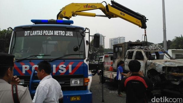 2 Mobil yang Dibakar dalam Kerusuhan 4 November Dievakuasi
