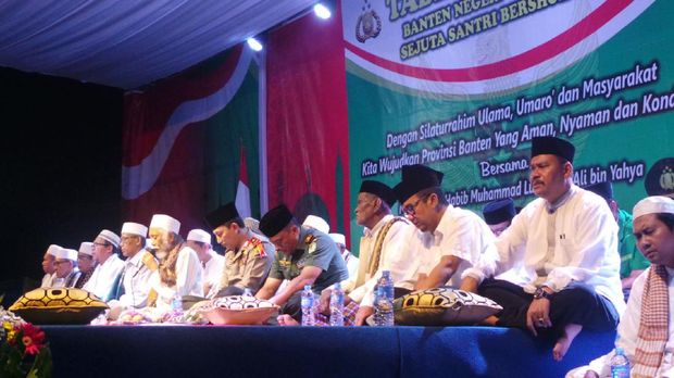 Mendinginkan Suasana ala Polda Banten: Tablig Akbar Bersama Kiai dan Santri