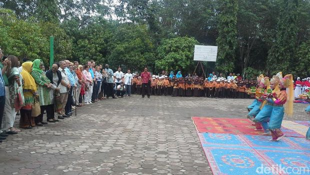 Kala Para Dubes Asing Berinteraksi dengan Anak SD di Aceh