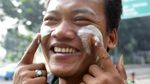 Sisa Gas Air Mata Kerusuhan, Wajah Petugas Taman Diolesi Odol