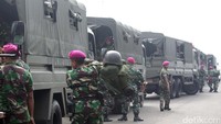 Pasukan TNI dan Polri masih berjaga-jaga di sekitar Istana Negara untuk mengantisipasi terjadinya aksi demo kembali.