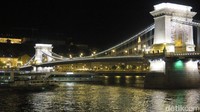 Dari tempat menginap detikTravel di kawasan Senator Apartement kawasan Terezvaros ke lokasi Chain Bridge cuma bayar sekitar 1.500 Forint atau sekitar Rp 130 ribu rupiah (Mario/detikTravel)
