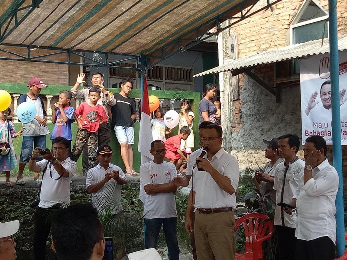 Ke Warga Pekayon Jaktim, Anies Janji Atasi Banjir