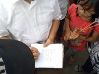 Anak Ini Cegat Anies Baswedan Saat Blusukan, Minta Pesan Motivasi