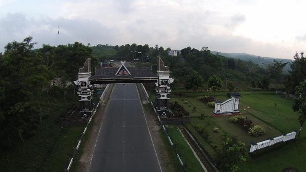  Gapura  Malati Identitas Gerbang Kota Masyarakat Purwakarta