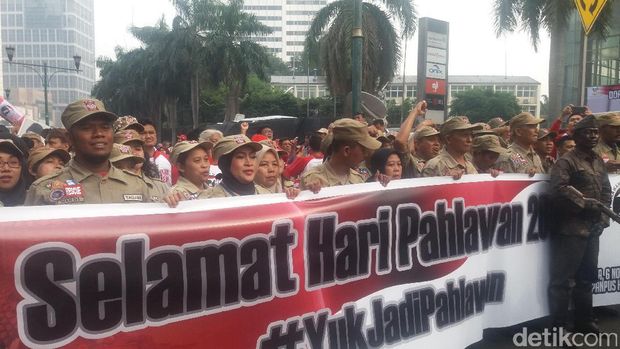 Jelang Hari Pahlawan, Mensos Hadiri Jalan Sehat di Bundaran HI 