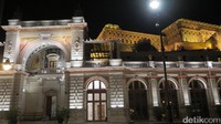 Di mana-mana gedung Budapest memang terjaga arsitekturnya. Desainnya sangat kental dengan arsitektur klasik khas Eropa Timur (Mario/detikTravel)