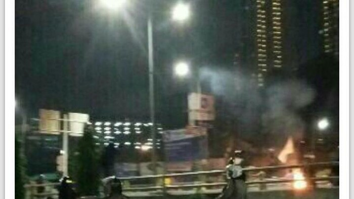 Ada Tawuran, Jalan dari Karet Bivak ke Tanah Abang Ditutup