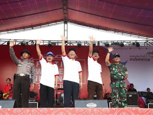 Perbatasan Aruk Dipadati oleh Ribuan Wisman