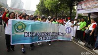Menteri Agama Lukman Hakim Saifuddin resmi membuka jalan sehat lintas umat beragama di areal Car Free Day (CFD) di Jakarta, Minggu (6/11/2016).
