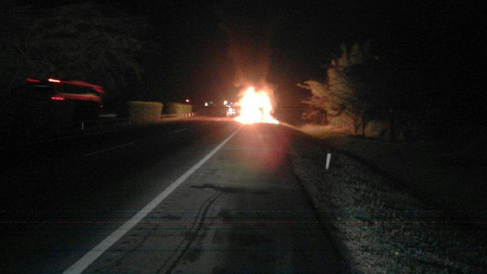 Alat Berat Terbakar di KM 84 Tol Merak, Lalin Macet 2 Km