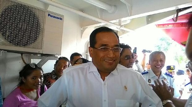 Menhub Naik Kapal Patroli, Cek <i>Waiting Time</i> Kapal Bersandar di Priok